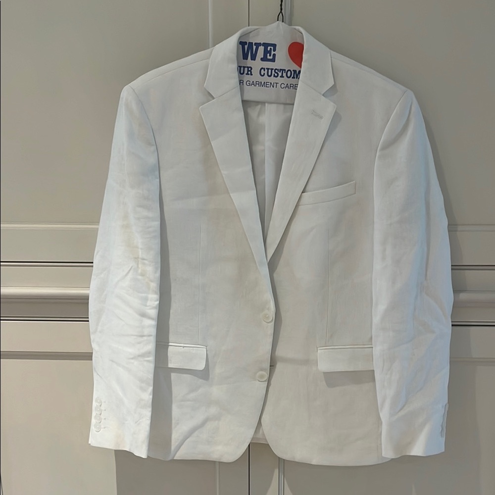 Bar III White Sport Coat with Classic Tailored Design